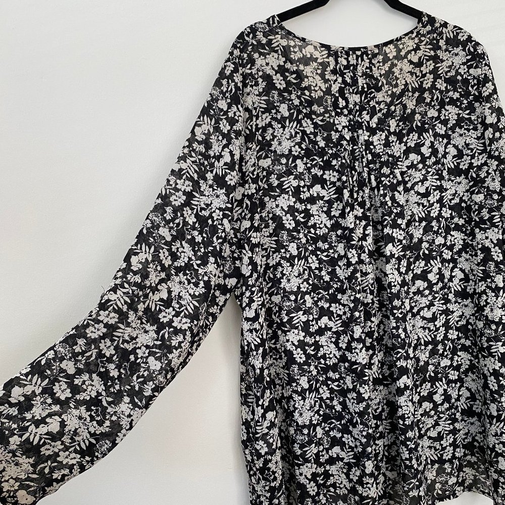 BOBEAU - Black & White Floral Flowy Blouse